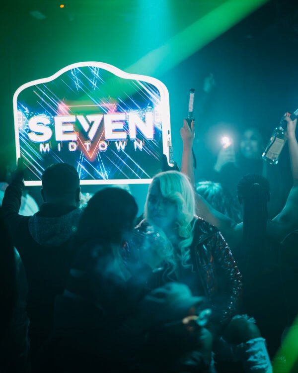 3 BOTTLES 1 HOOKAH 2 CHAMPAGNES - SEVEN SUNDAY BRUNCH